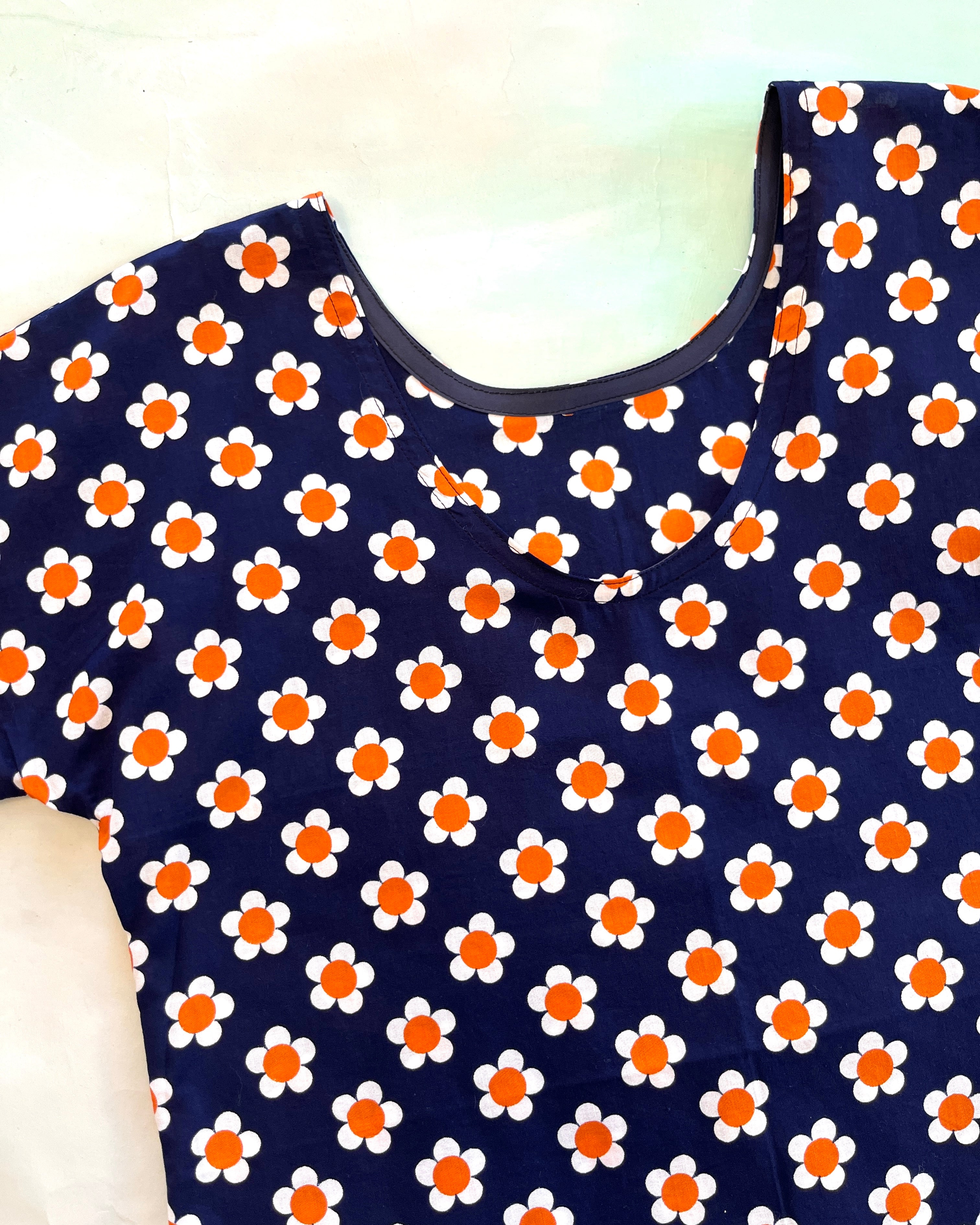 Swap Top Vintage Navy Daisies S