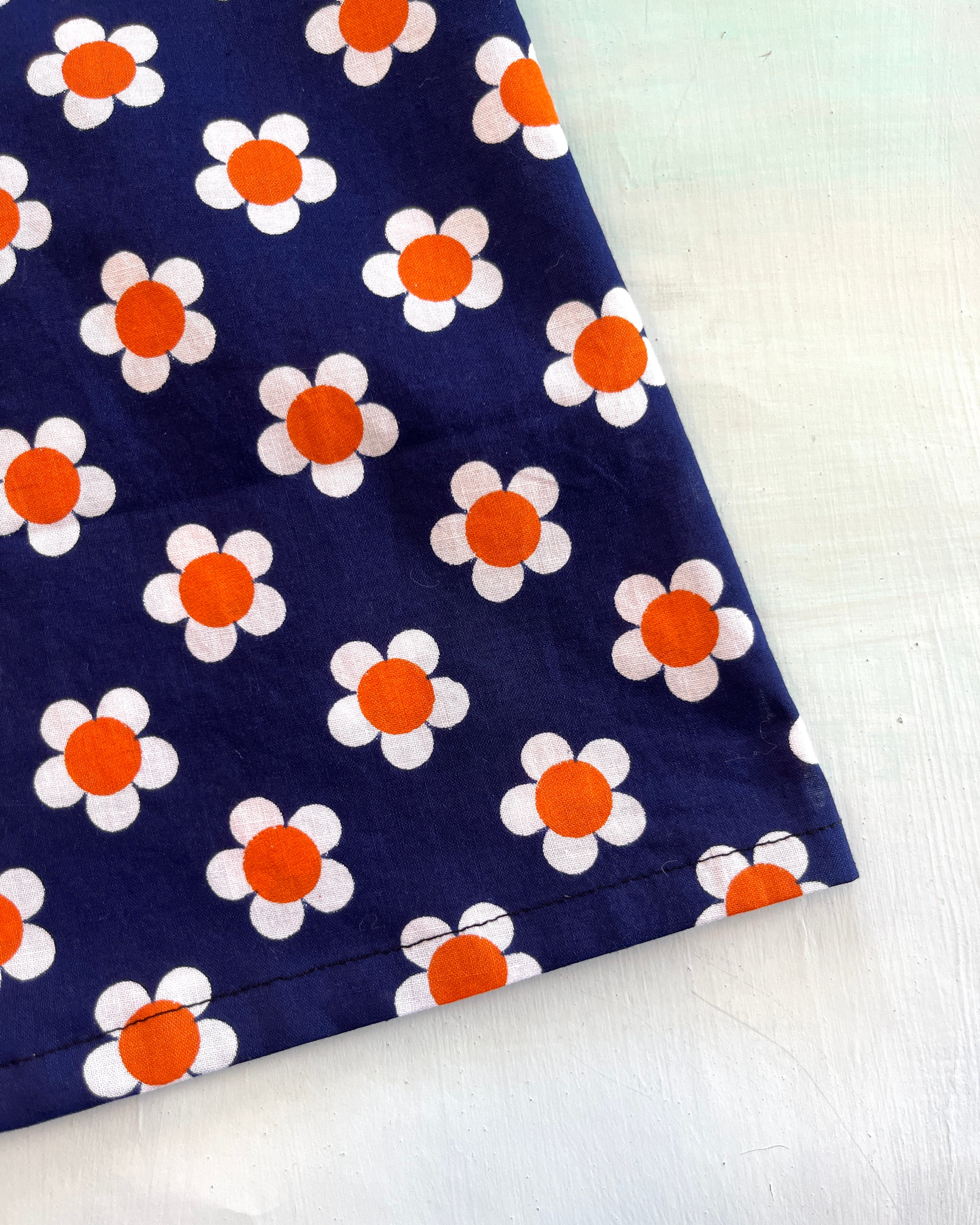 Swap Top Vintage Navy Daisies S