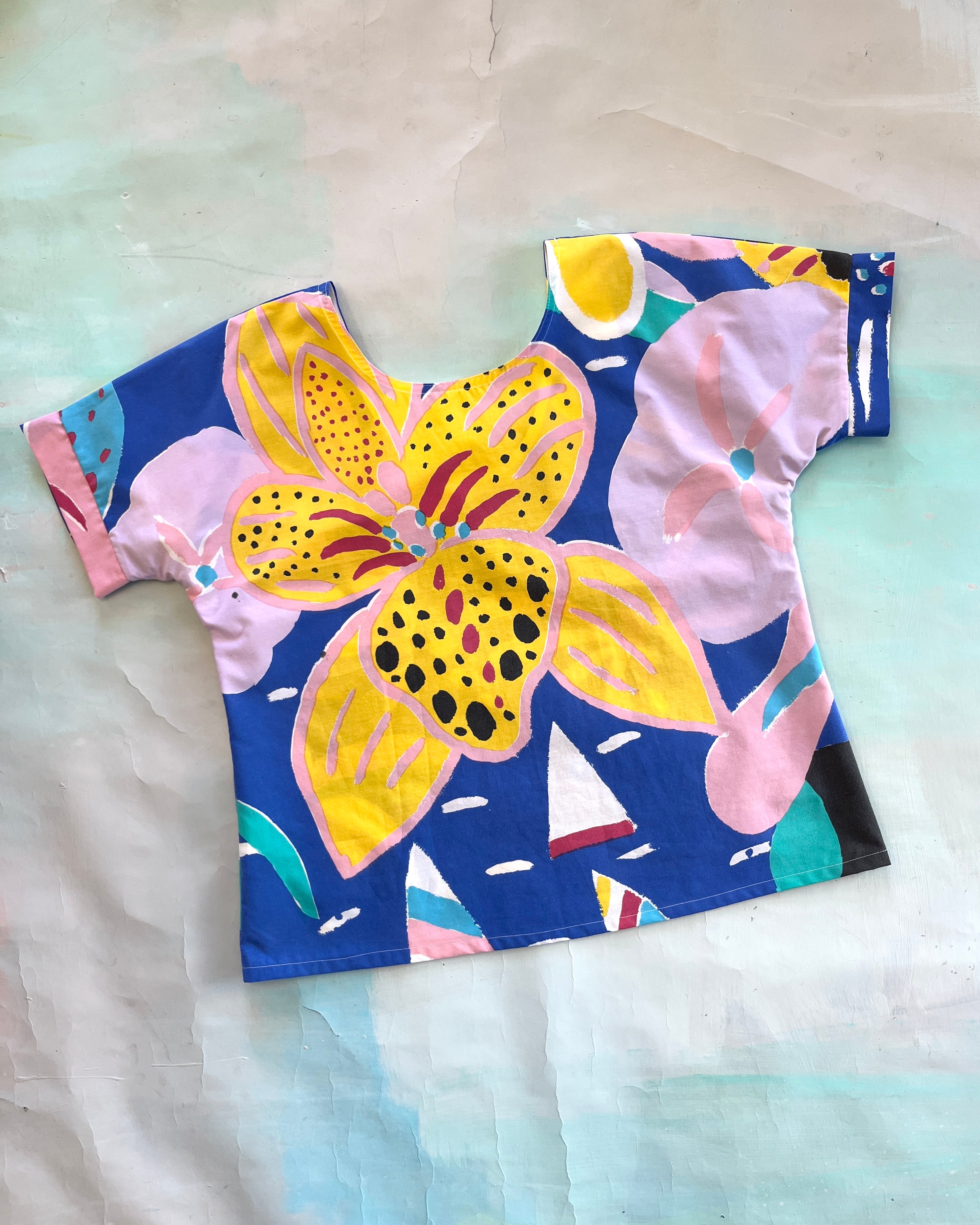 Swap Top Vintage Ken Done Flowers By The Sea Blue L