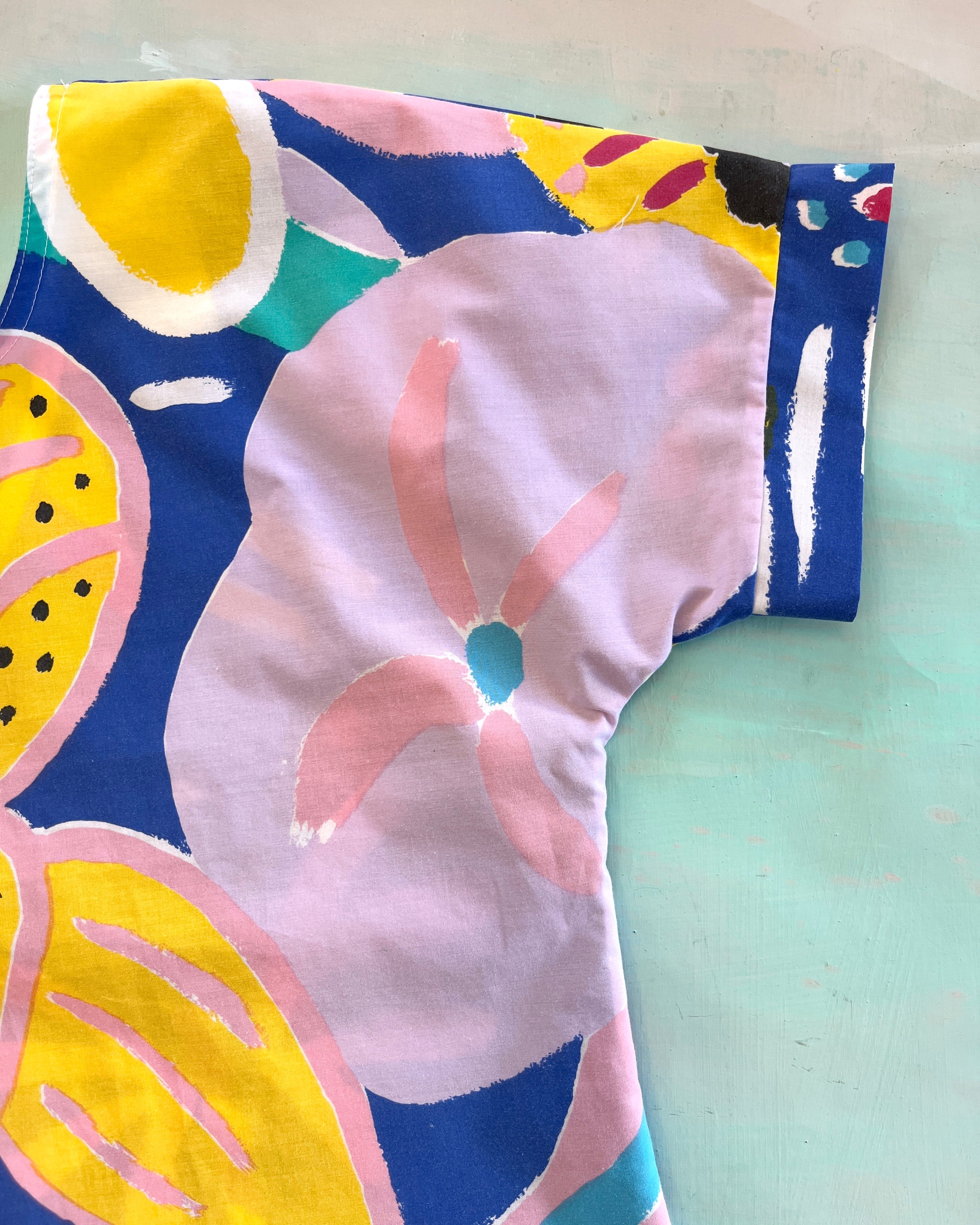 Swap Top Vintage Ken Done Flowers By The Sea Blue L