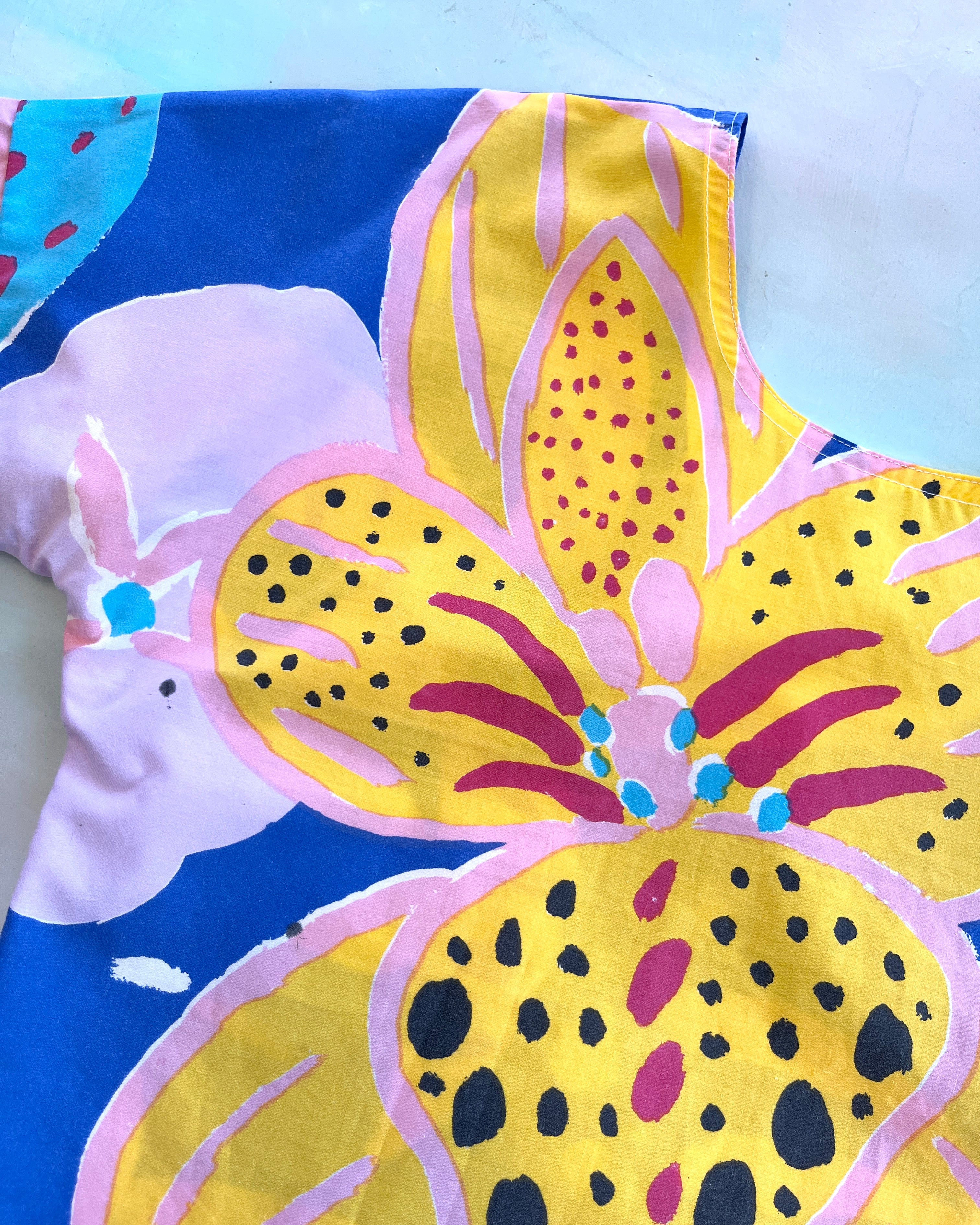 Swap Top Vintage Ken Done Flowers By The Sea Blue L