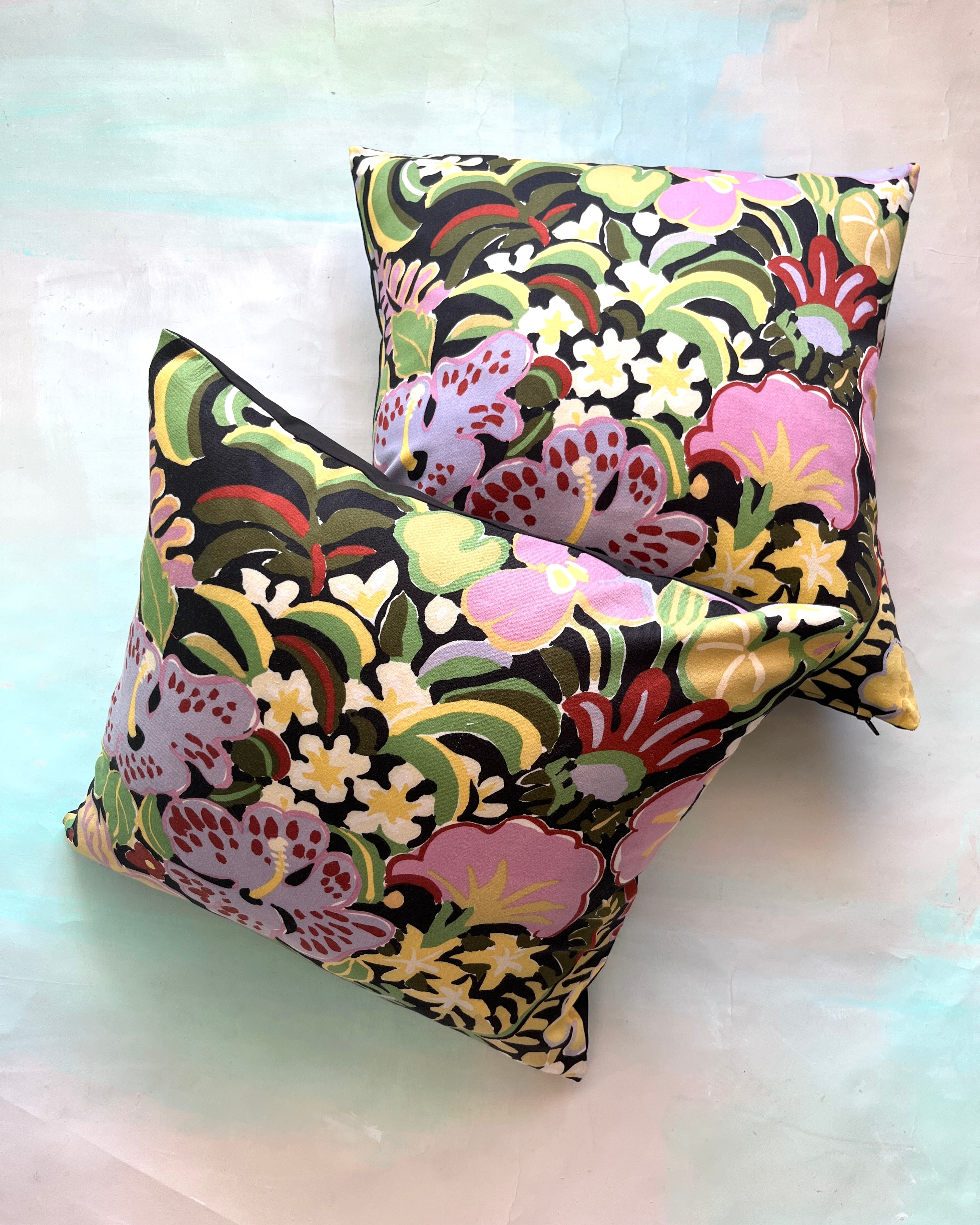 Cushion Vintage Night Bloom SINGLE with black